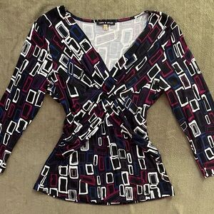 Cable & Gauge Geometric V Neck 3/4 Sleeve Blouse